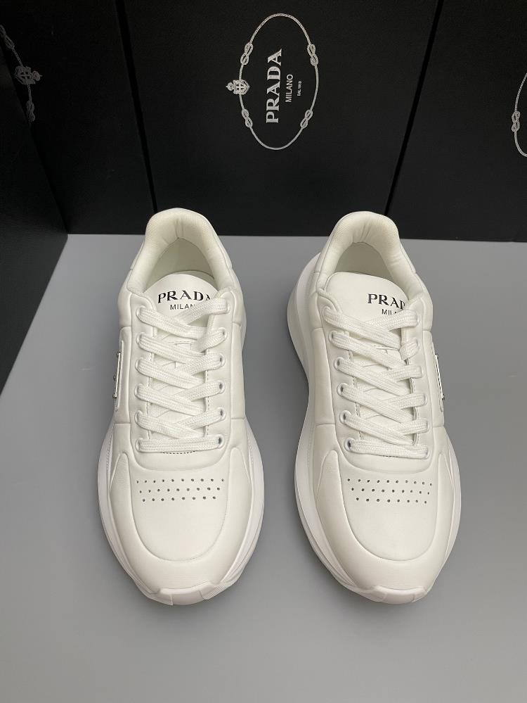 Prada Shoes The Epitome of Fashionable and Personalized ThickSoled Casual Sports Shoes