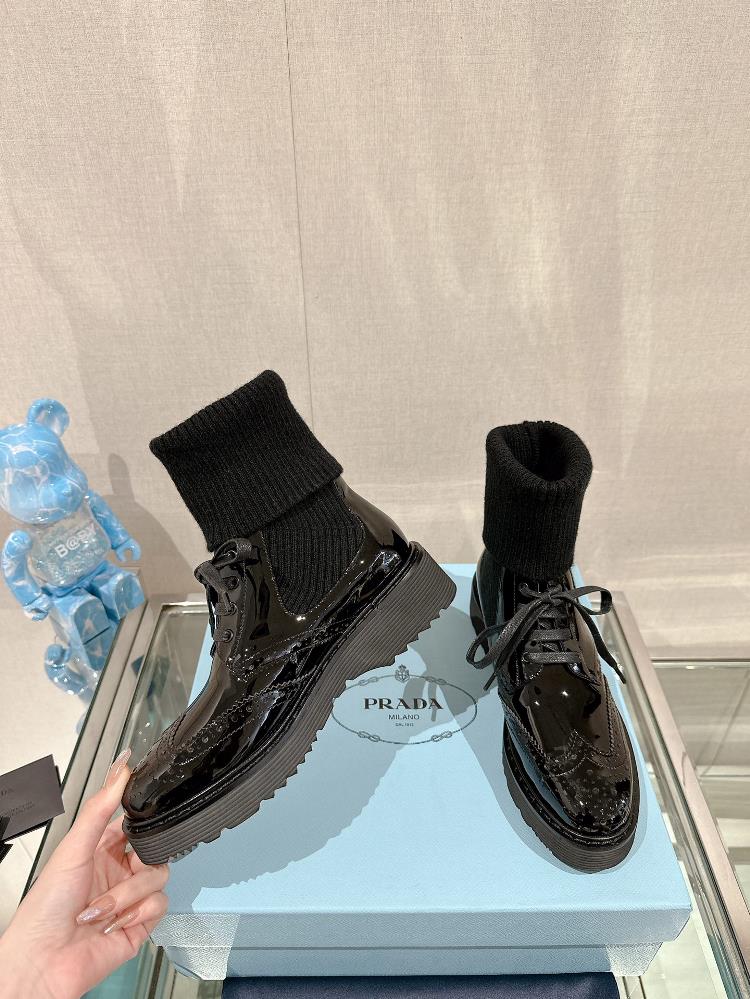 New Prad Strap Derby Socks Shoes and Socks with Free Folding HeightThis shiny leather De