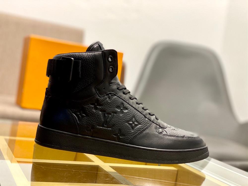 lv Rivoli High Top Sneakers with Top Quality This sports shoe is made of embossed calf lea