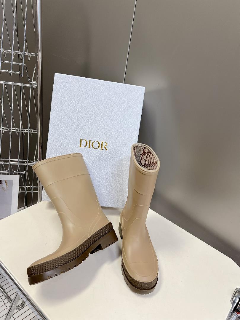 Dior Hot Bar Hot Rain BootI have obtained a hot looking rain boot this season with a li