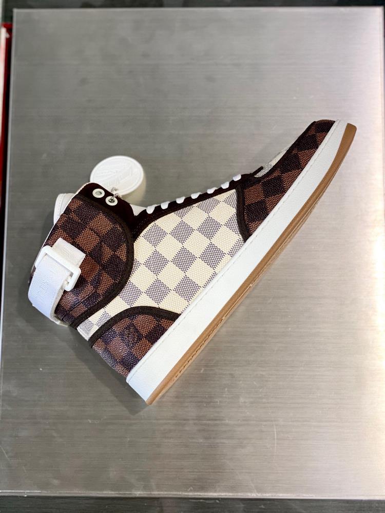 LV Rivoli High Top Sneakers with Top QualityThis sports shoe is made of Monogram rainbow c