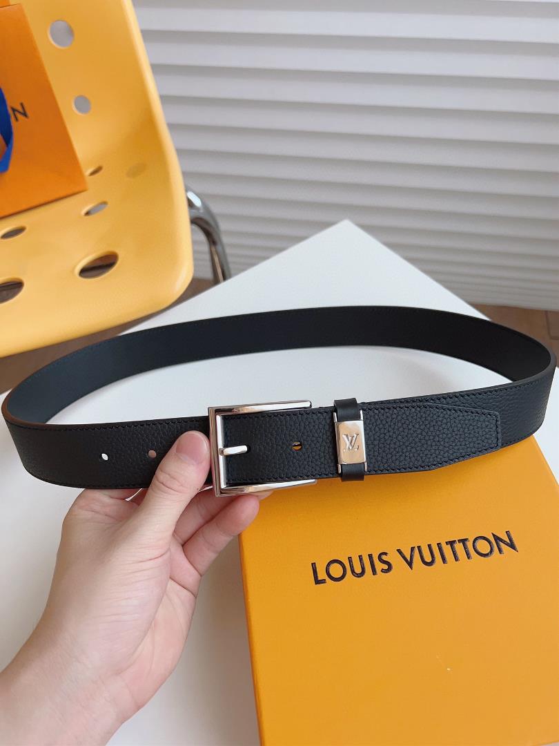 The LV CITY PIN waistband outlines smooth lines in a classic style exuding a calm busines