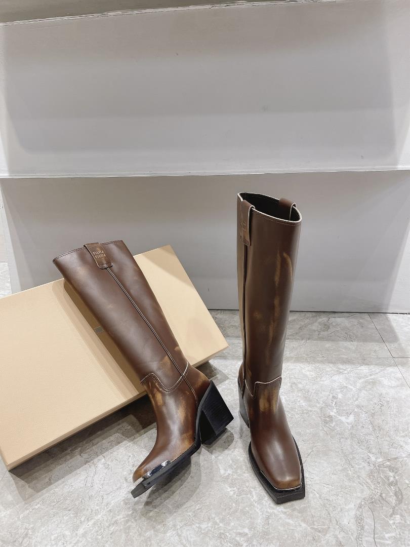 Introducing retro and trendy long boots in the Miumi 2023 AutumnWinter collectionThe toe