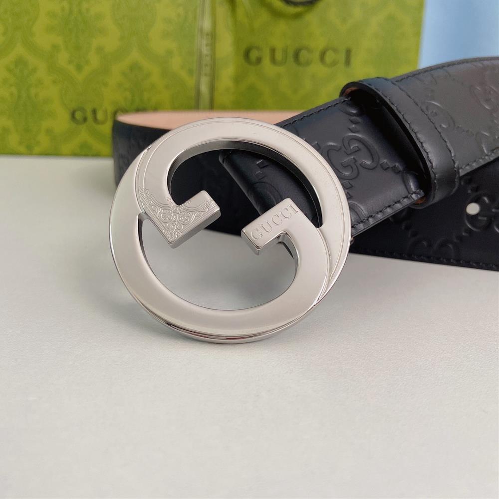 What sets the Gucci belt apart from its counterparts is its ability to seamlessly blend in