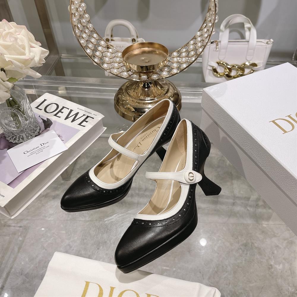 Top level version Dior 2023 New Round Toe Single ShoeThe new Spectadio ballet high heels made a brilliant debut at the release show reinterpreting th