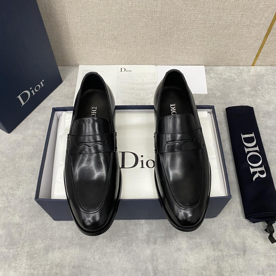 The official price of DIO TIMELES  This Slipon shoe reflect classic elegance Made of black cowhid