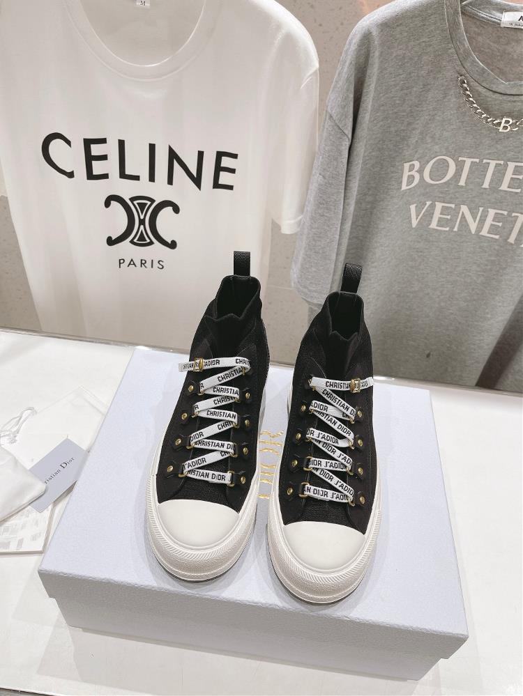 High version factory The Dior 2023 SS Early Autumn Show Sneakers will carry on the classic to the end featuring high top casual shoes and sneakers th