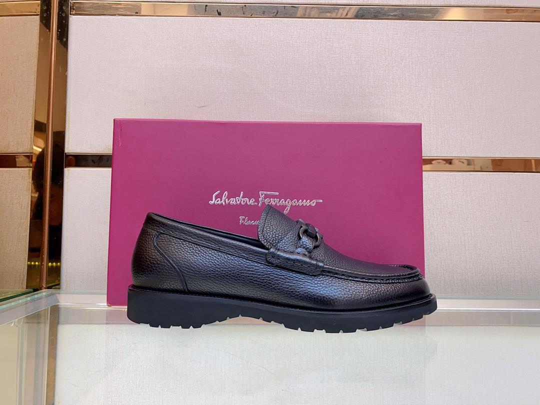 Ferragams mens leather shoesCollection design symbols are interpreted flexibly through modern 