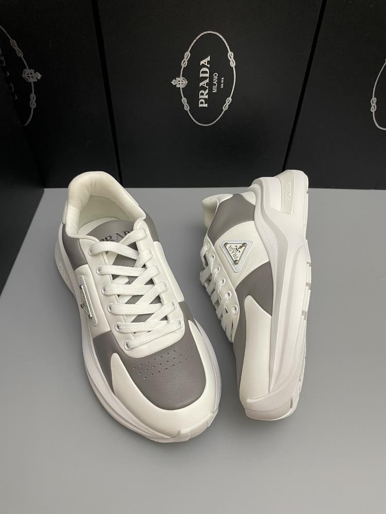 Thick soled casual sports shoes channel boutique made of imported Napa leather fabric with a clear leather texture and a soft comfortable and breat