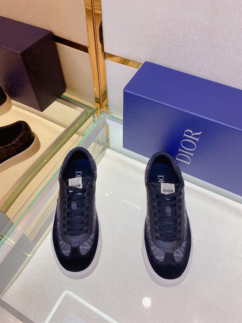 The Dior B101 low cut casual sports shoe is meticulously crafted with cowhide stitching on the top l