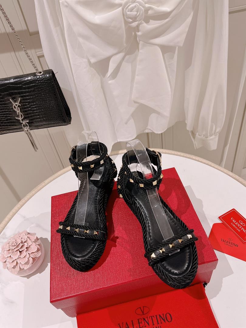 The highest version in the market exclusive new model 2023 the latest Valentino womens sandals