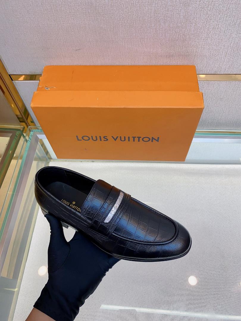 Lv brand  leather outsole SAINT GERMAN Slipon shoe This Slipon shoe leather shoes use imported