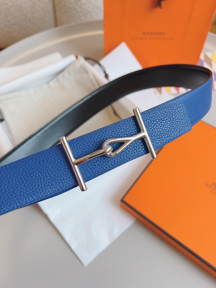 The classic design has been reinterpreted from Hermes perspective complementing eyecatc