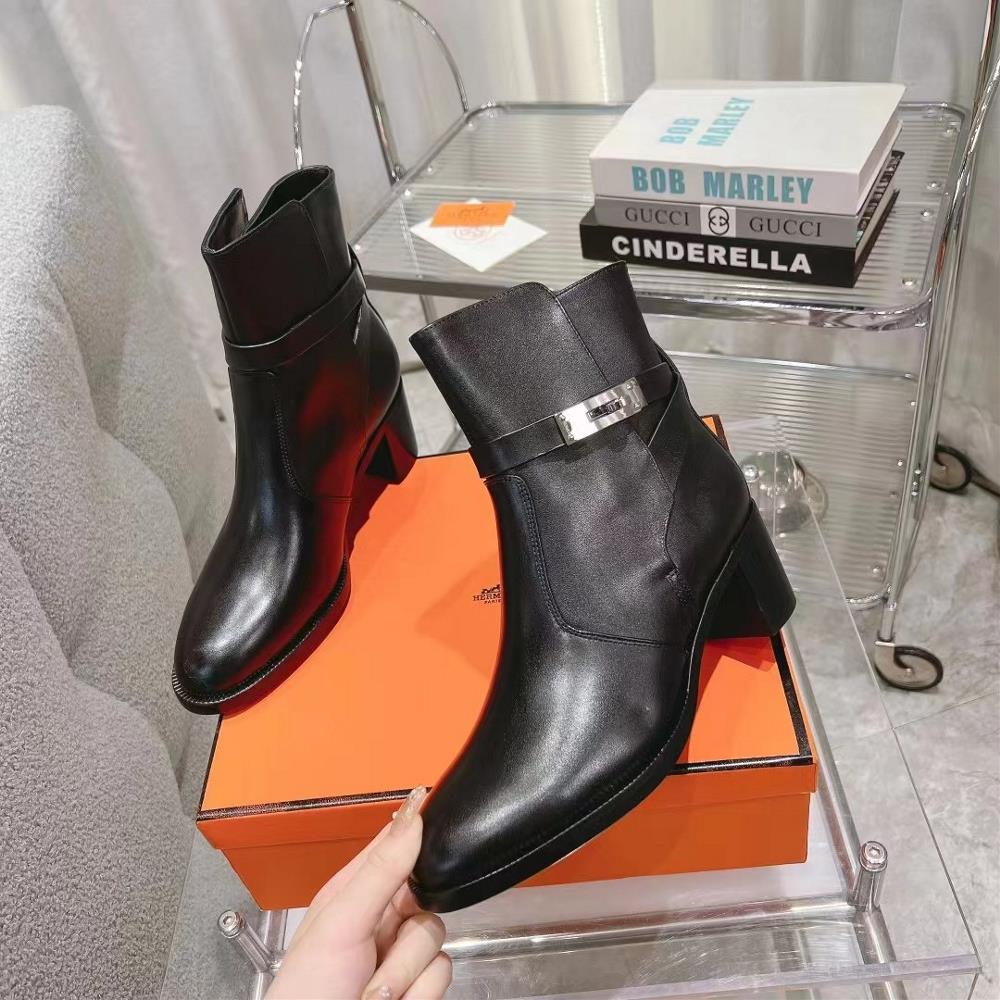 Not only are the Hermes Kelly Short Boots stylish but they are also incredibly comfortabl