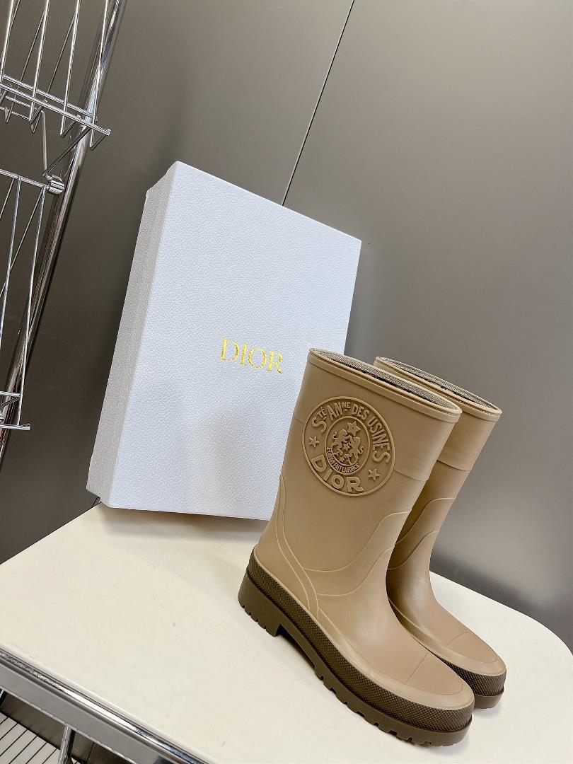 Dior Hot Bar Hot Rain BootI have obtained a hot looking rain boot this season with a li