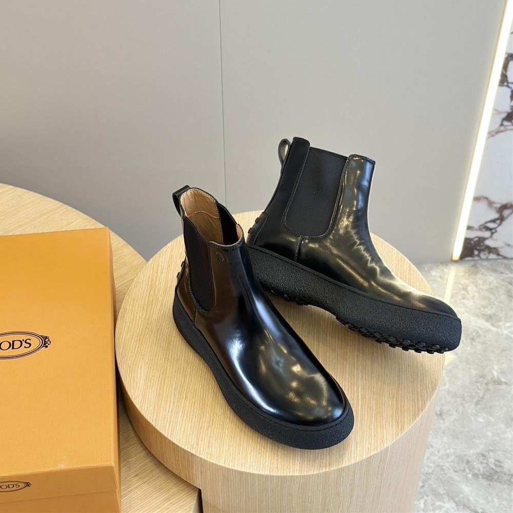 The attention to detail in Tods Men Shoes is evident from the moment you slip on these Che