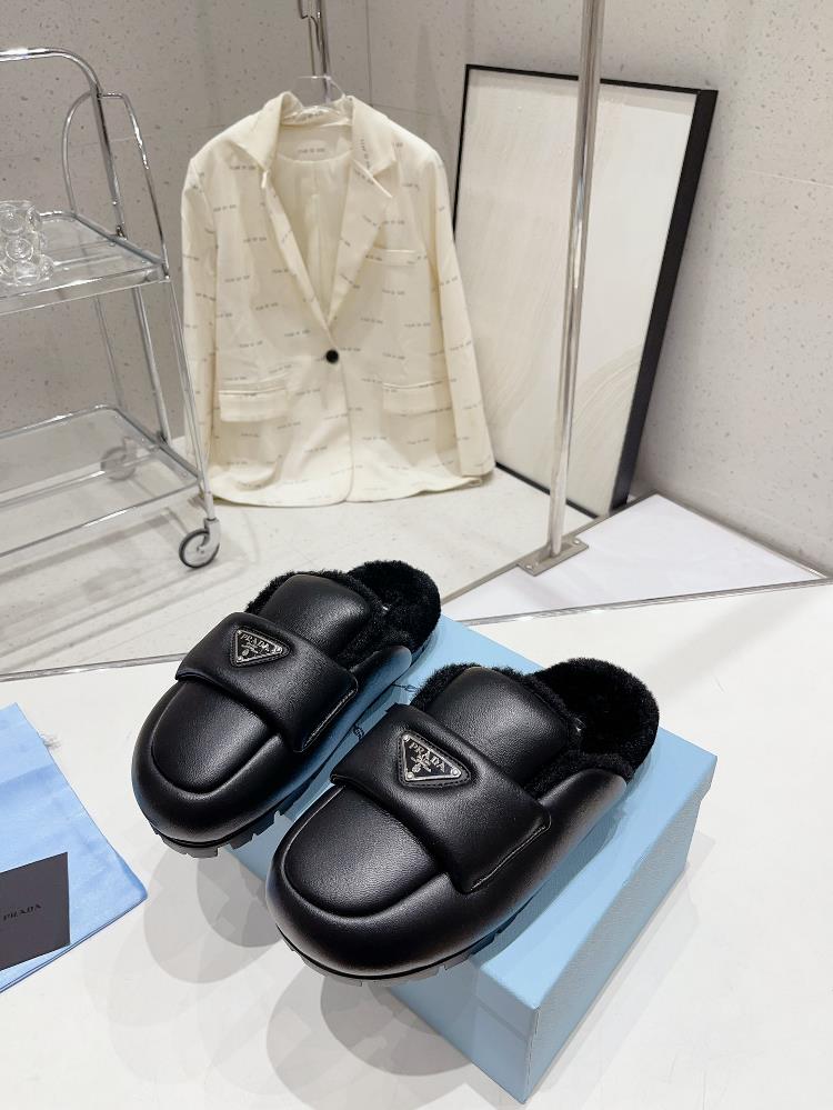 Prada Autumn and Winter Plush Slippers series is perfect for each style and color of the