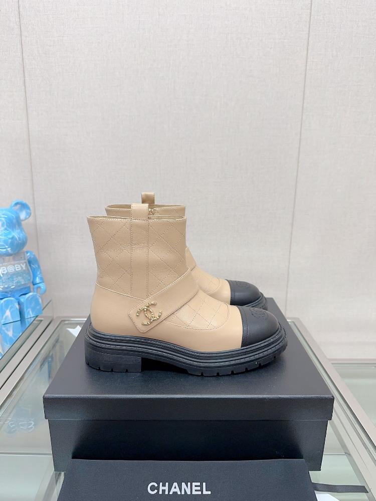 23Ss Autumn and Winter New Channel Small Xiangling Grid Double C Buckle Short Boots Thick Sole Marti