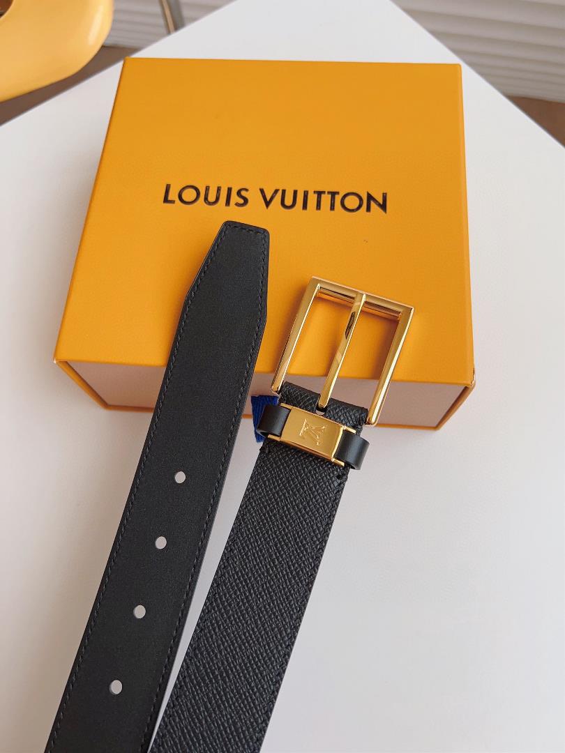 The LV CITY PIN waistband outlines smooth lines in a classic style exuding a calm busines