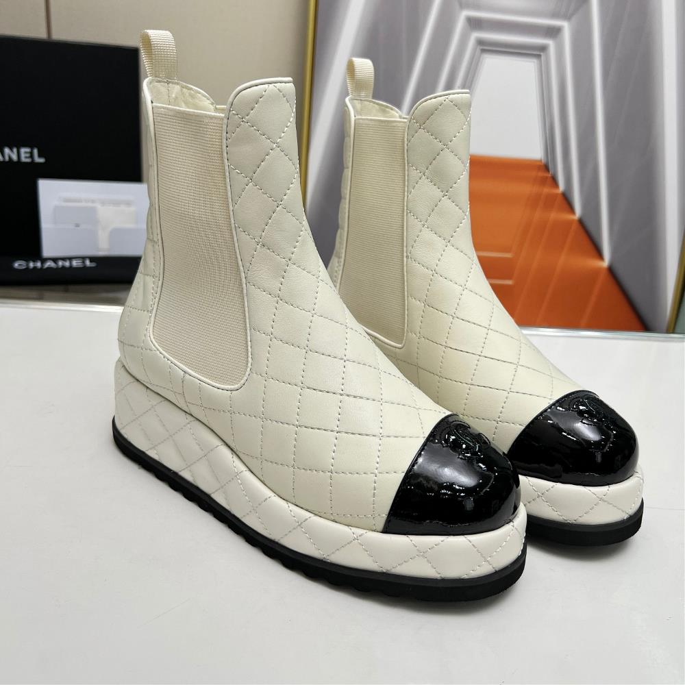 Factory price CHANEL 23ss Autumn and Winter New Original 11 Retro Short Boots featuring classic diamond grid elements and elastic design on the toe