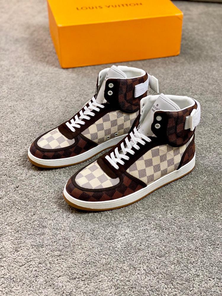 LV Rivoli High Top Sneakers with Top QualityThis sports shoe is made of Monogram rainbow cowhide co