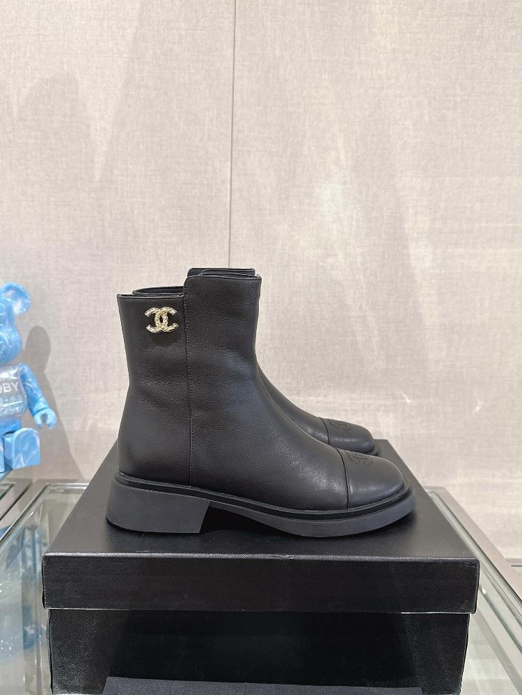 23Ss Autumn and Winter New Chane Small Fragrance Mid Seam Double C Buckle Short Boots Thick Sole Martin BootsComfortable and lazy yet maintain a lifes