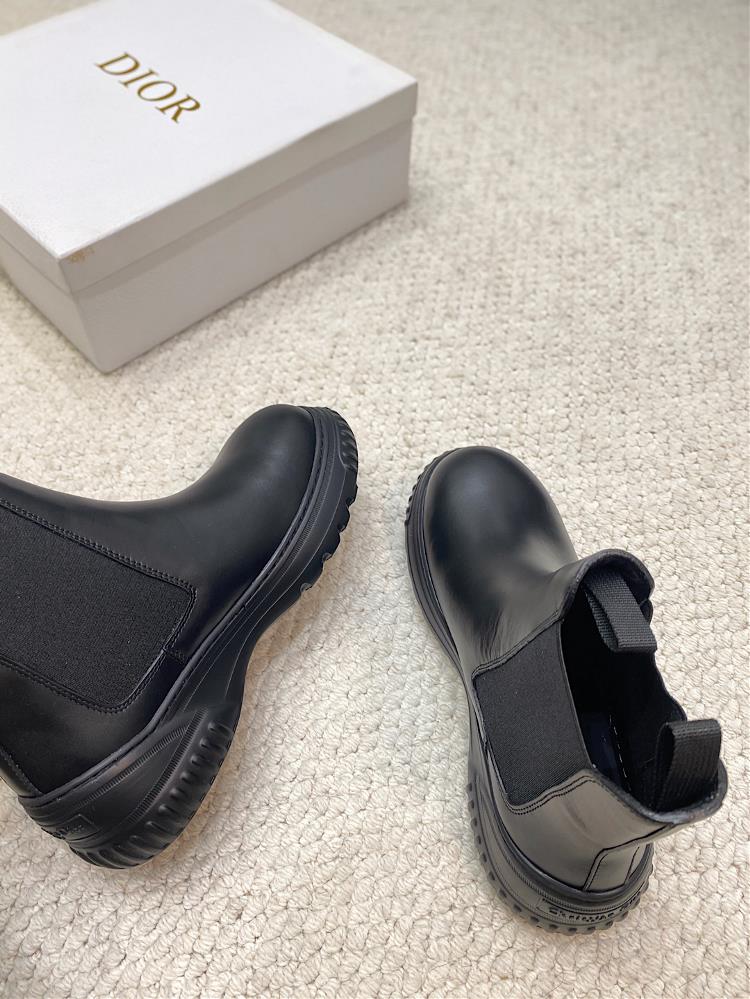 Dior RacerThe new ankle boots from autumn and winter combine classic styling with modern