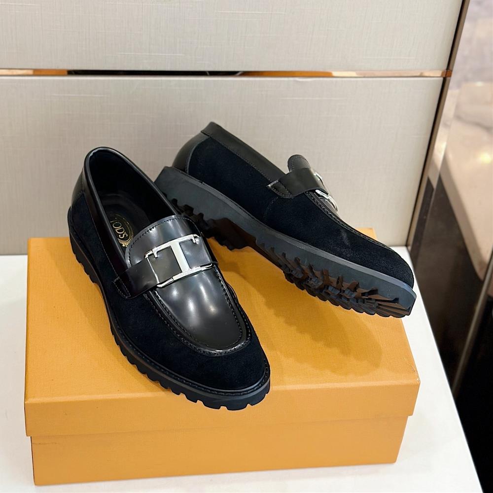 TODS T TIMELESS leather loafersThis Lefu shoe is made of semi high gloss grain leather and suede with a leather lining Dot slow brand metal diamond