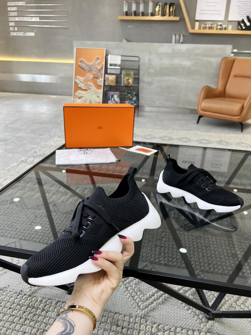 Mens God casual sports shoes has arrived and the counter synchronously sells the origina