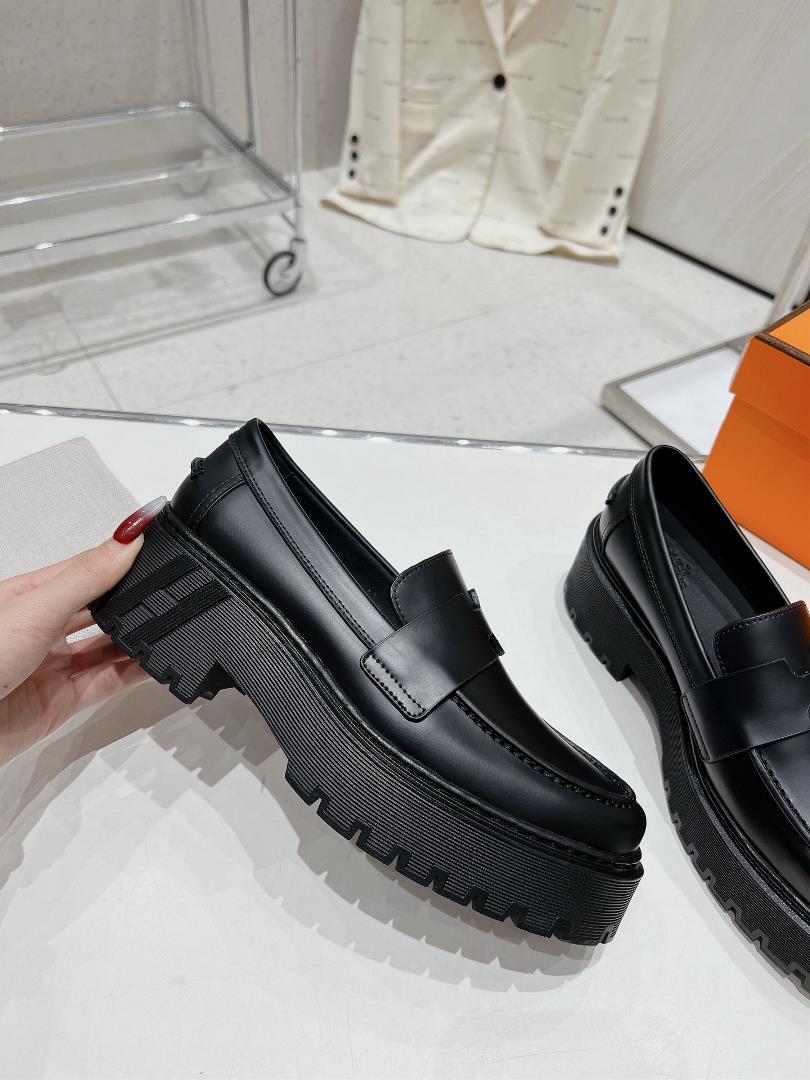 Hermes Hs new thick soled Slipon shoe in autumn 2023 are simple elegant and advanced v