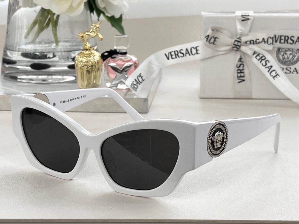 One of the most striking features of Versace glasses is their attention to detail Each pa