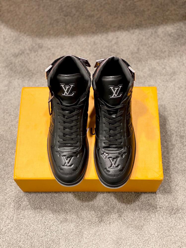 lv Rivoli High Top Sneakers with Top QualityThis sports shoe is made of embossed calf leat