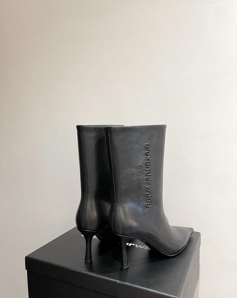 Alexander Wangs 2023 AutumnWinter New Short BootsThe original toplevel replica style i