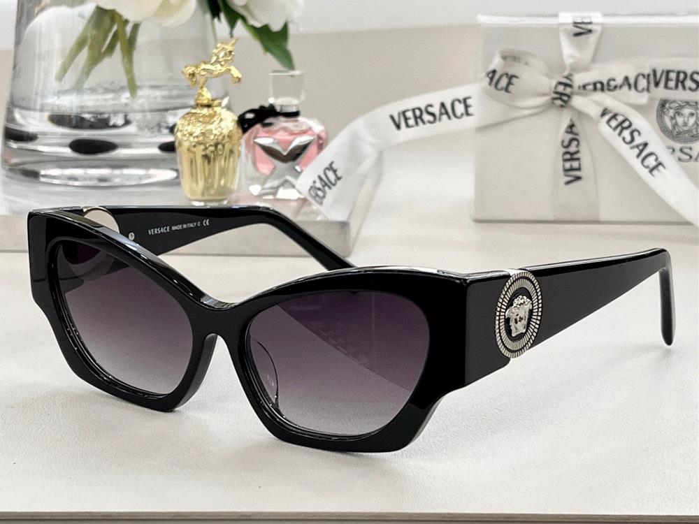 When it comes to eyewear Versace has always been at the forefront of innovation and trend