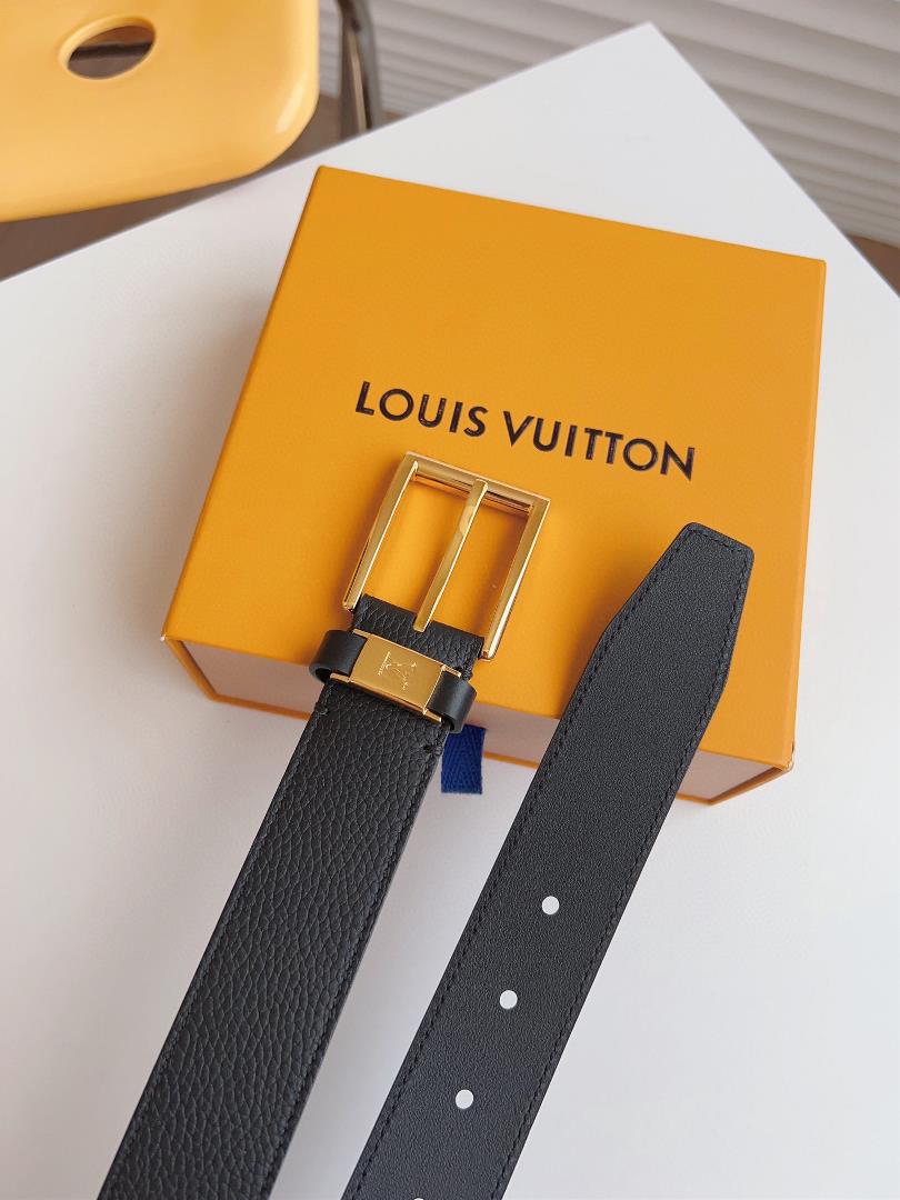 The LV CITY PIN waistband outlines smooth lines in a classic style exuding a calm busines