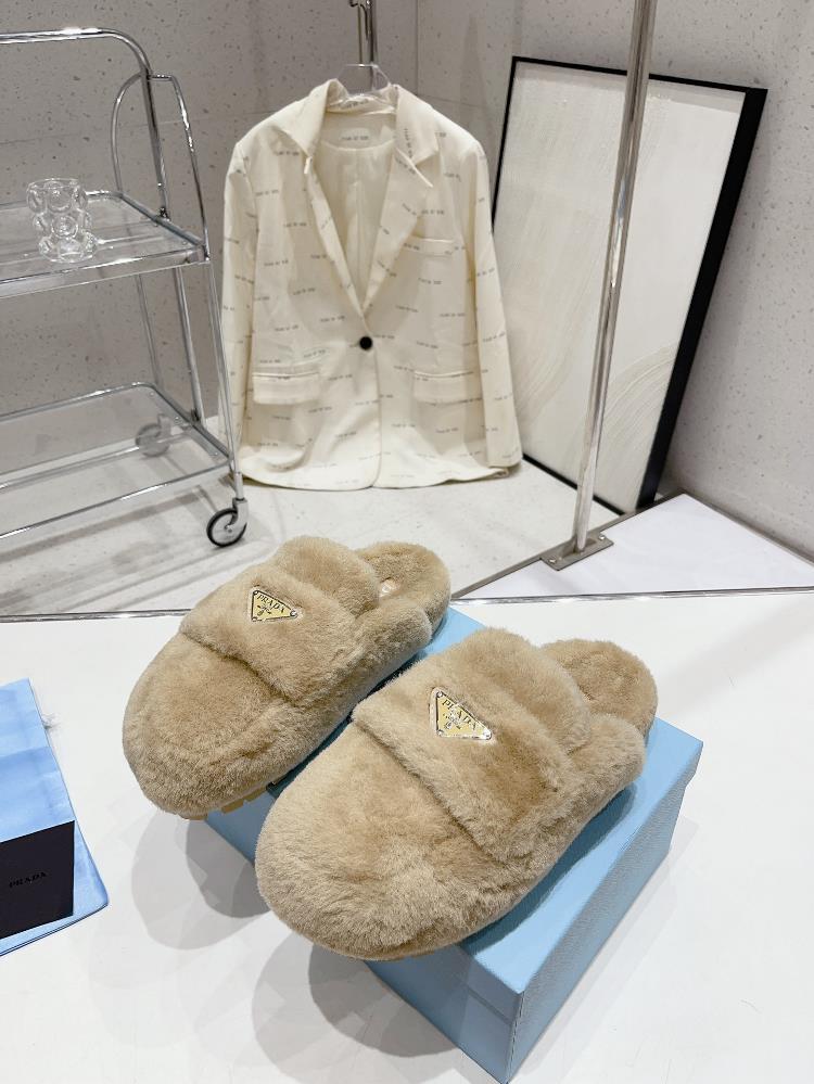 Prada Autumn and Winter Plush Slippers series is perfect for each style and color of the