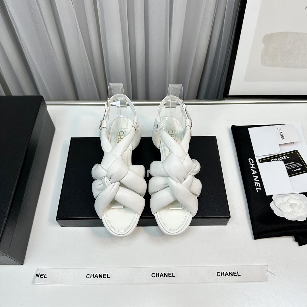 CHANEL Summer New Knitted SandalsEvery spring and summer Grandma Xiangs family will inevitably