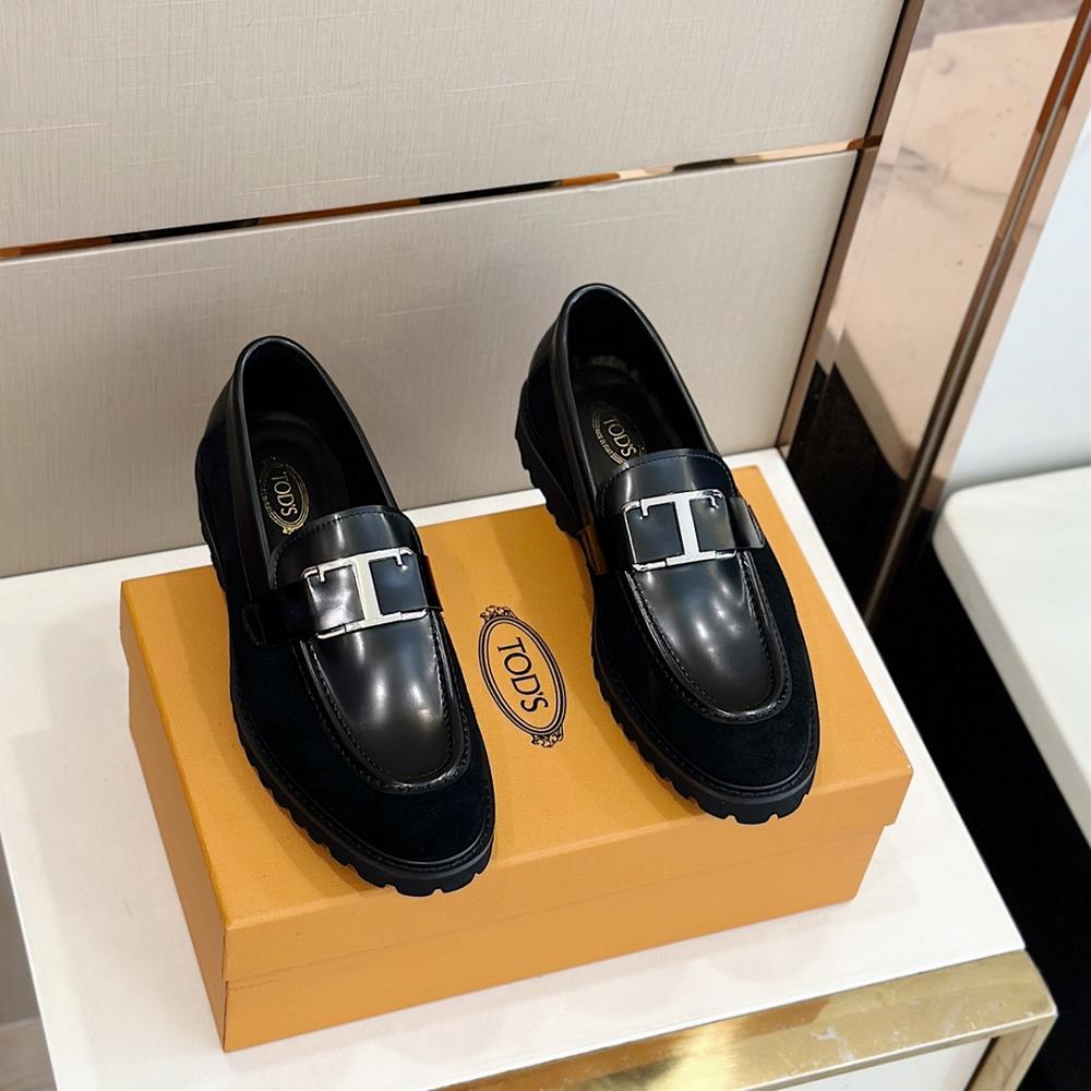 TODS T TIMELESS leather loafersThis Lefu shoe is made of semi high gloss grain leather an