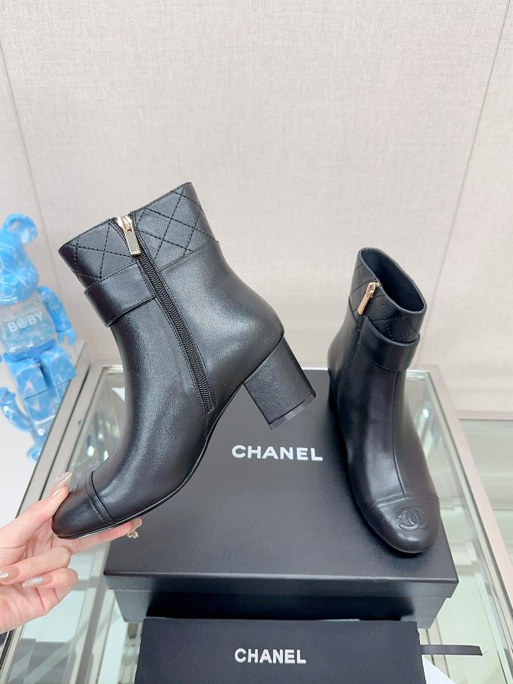 23Ss Autumn and Winter New Channel Small Fragrance Thick Heel Middle Ancient Buckle Short